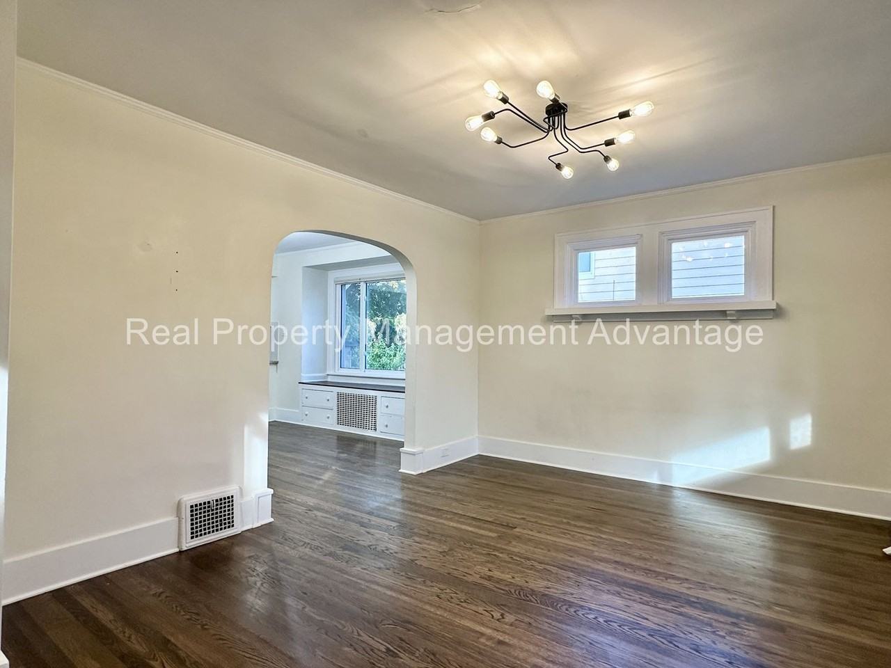 310 W Hazelhurst St - Photo 5 of 37