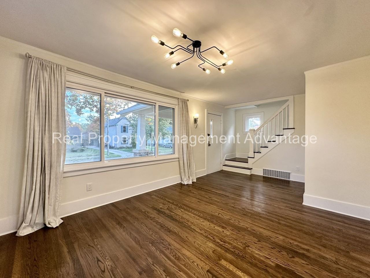 310 W Hazelhurst St - Photo 6 of 37
