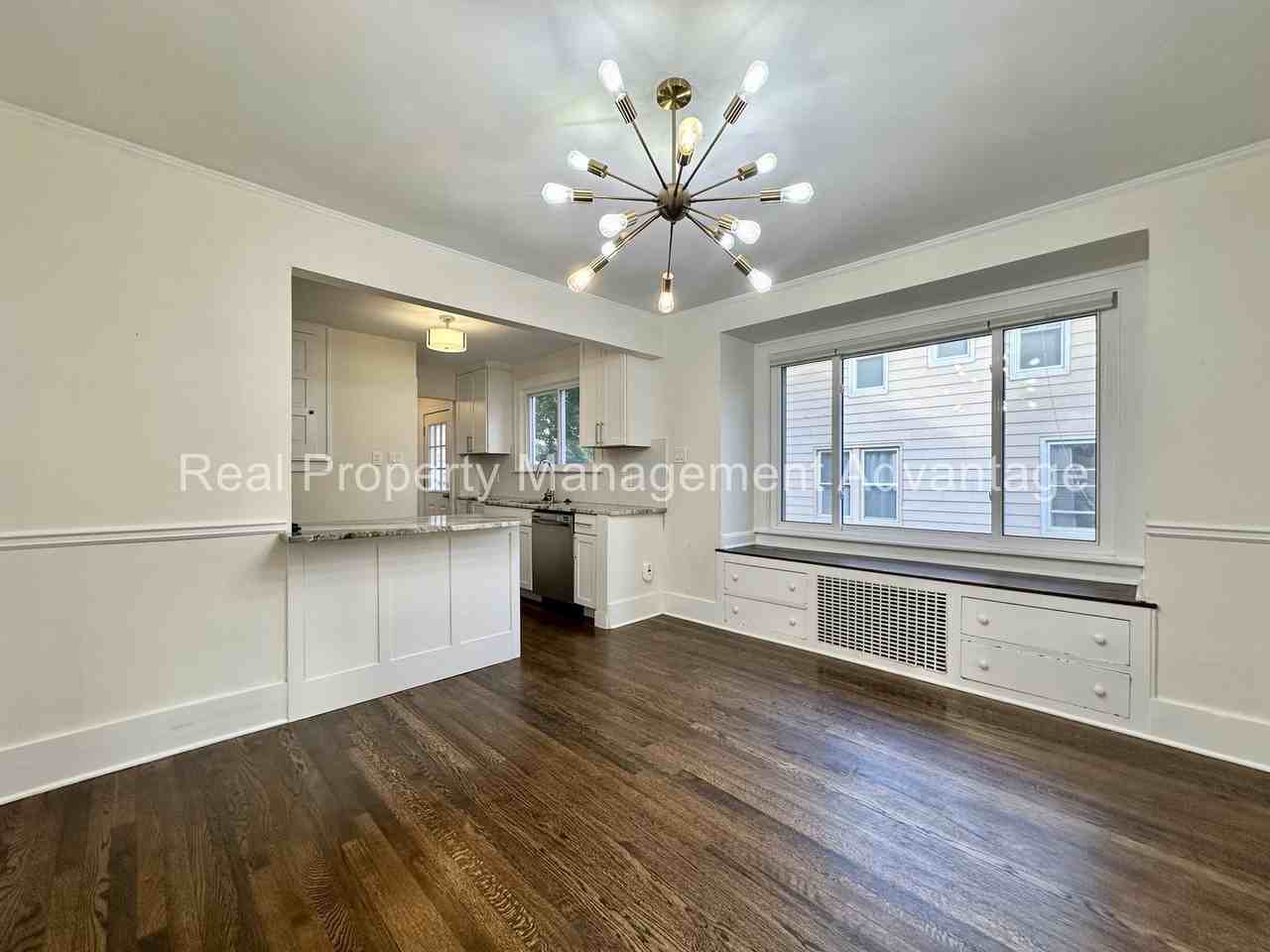 310 W Hazelhurst St - Photo 7 of 37