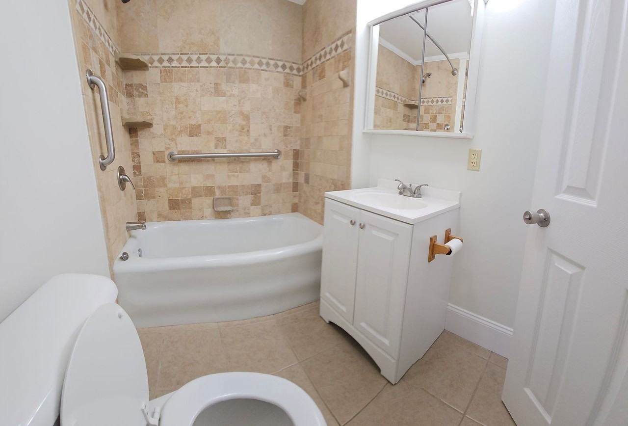 840 Duke Ave - Photo 2 of 14