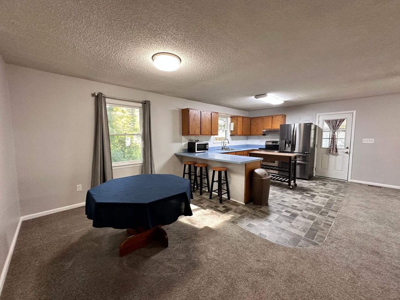 5813 Oak St - Photo 5 of 13