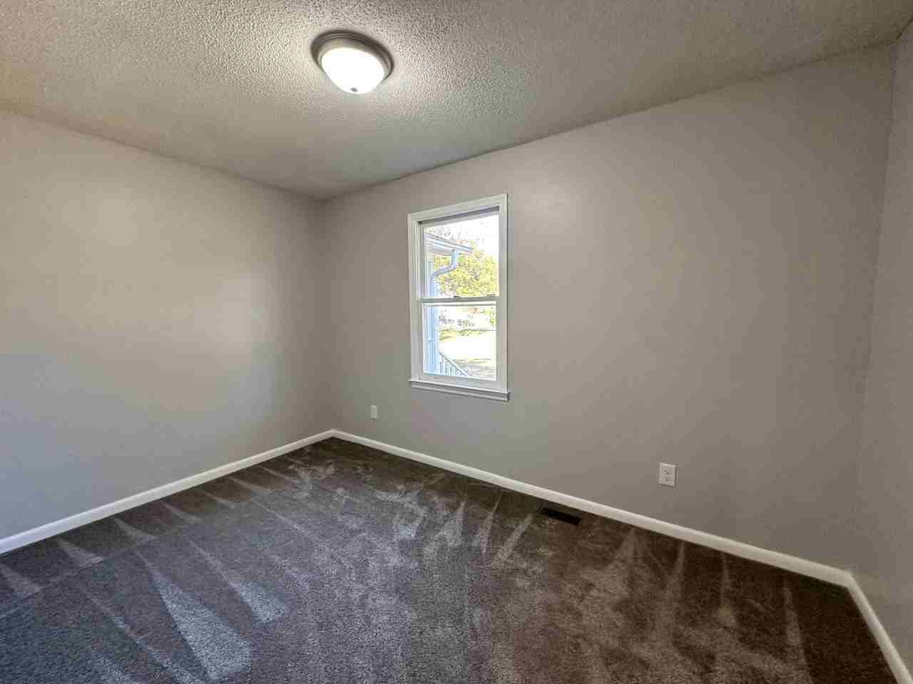 5813 Oak St - Photo 7 of 13