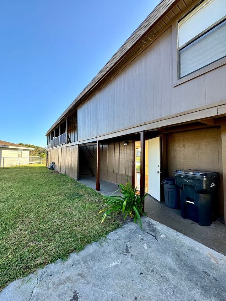 358 1st Ave N - Photo 3 of 17