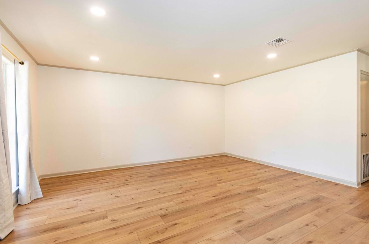 310 Rena Dr - Photo 2 of 12