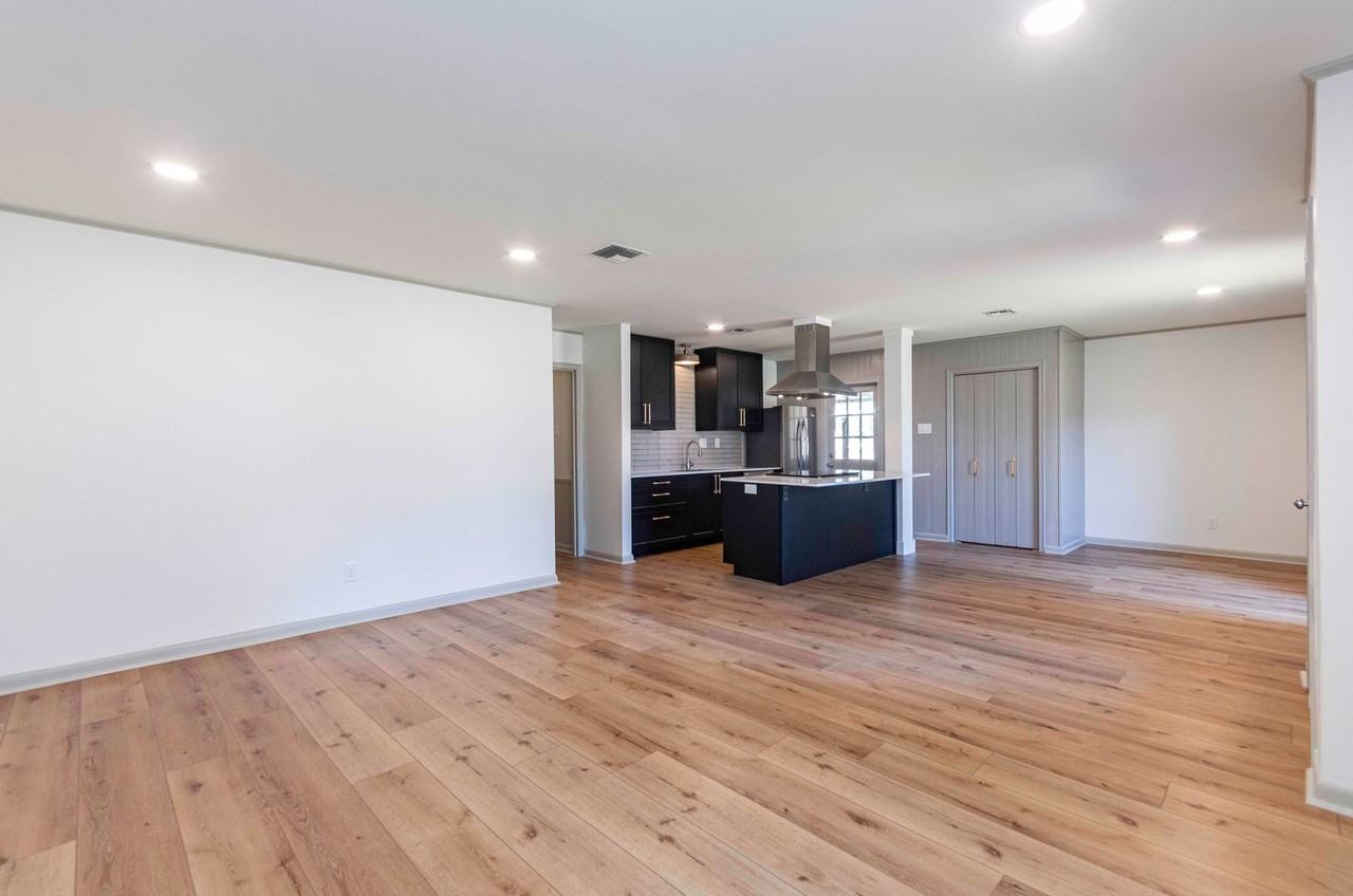 310 Rena Dr - Photo 3 of 12