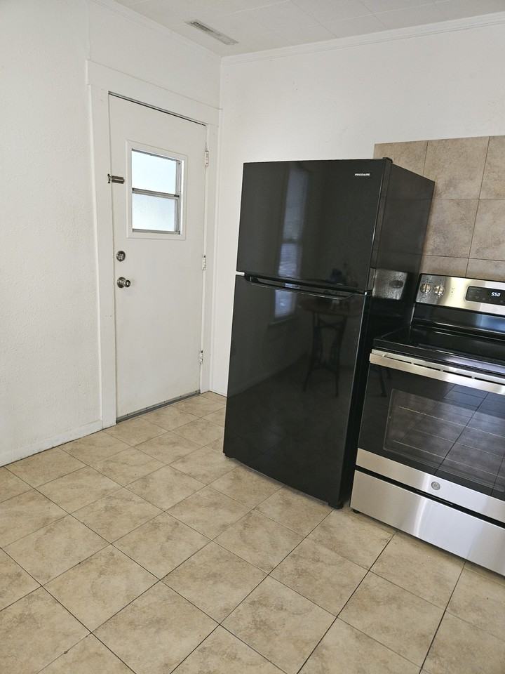 1363 Tioga Ave #NA - Photo 6 of 20