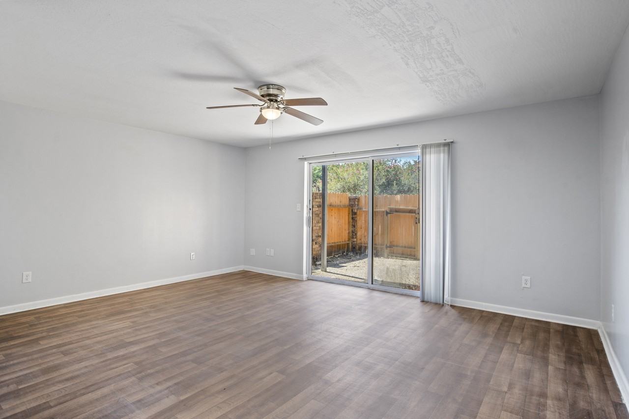 901 W Pine St - Photo 4 of 15