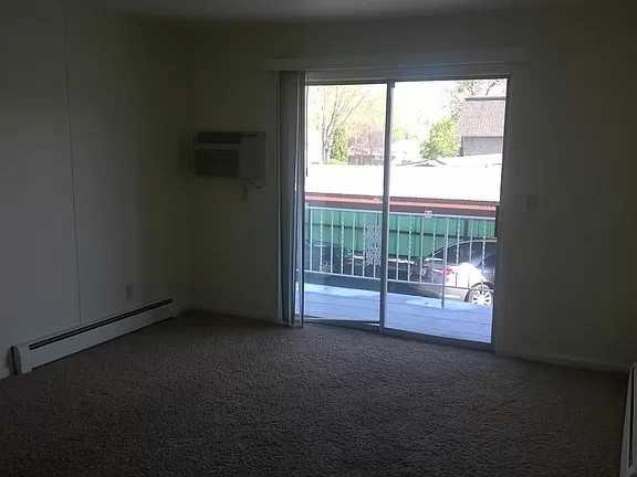 1035 Chester Rd - Photo 3 of 19