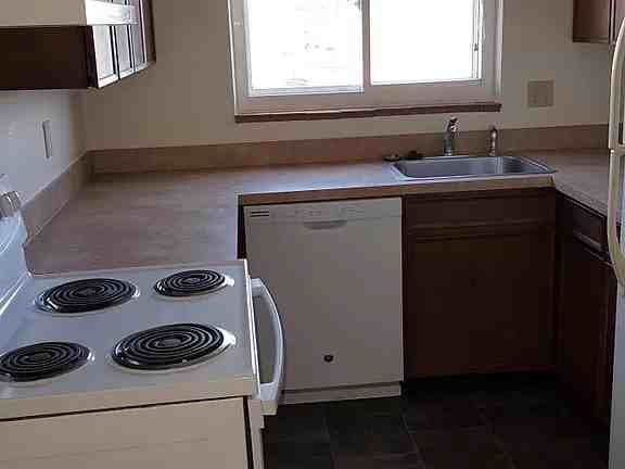 1035 Chester Rd - Photo 5 of 19