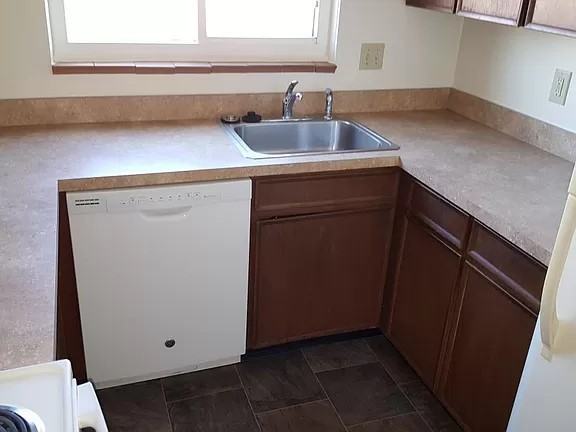 1035 Chester Rd - Photo 6 of 19