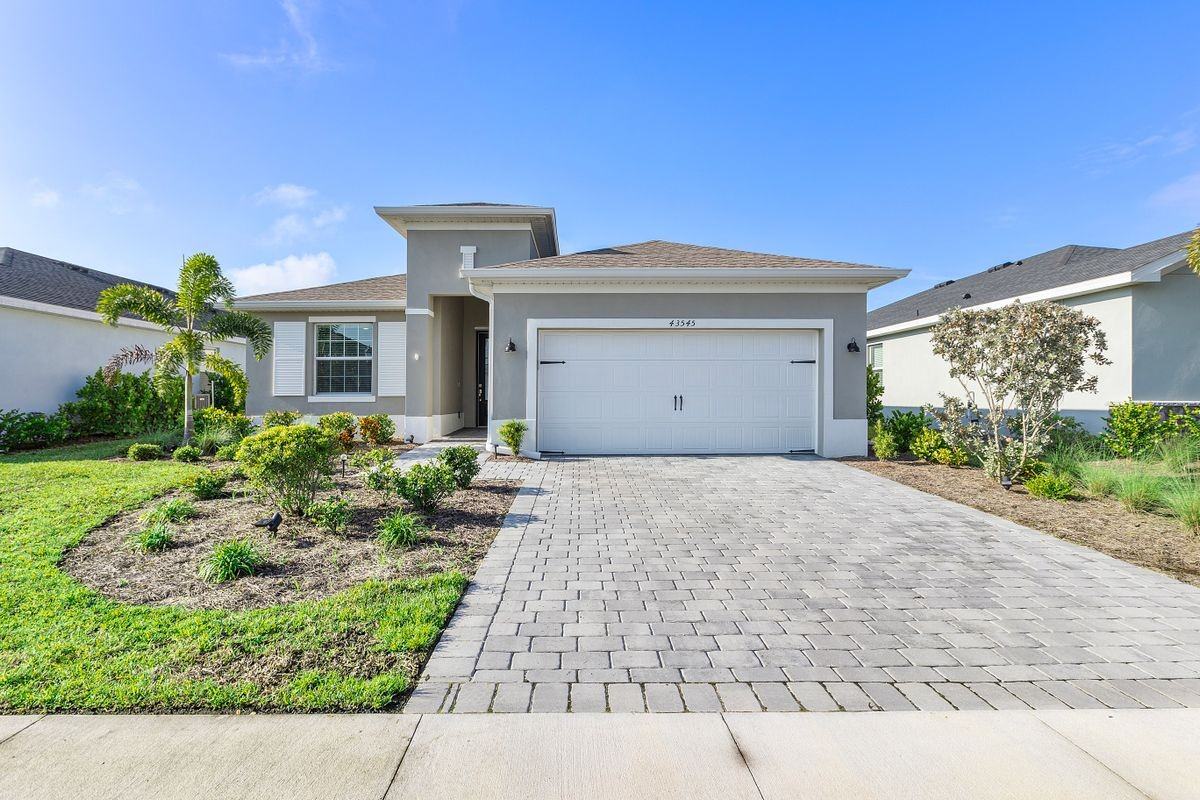 43545 Treadway Dr - Photo 2 of 18