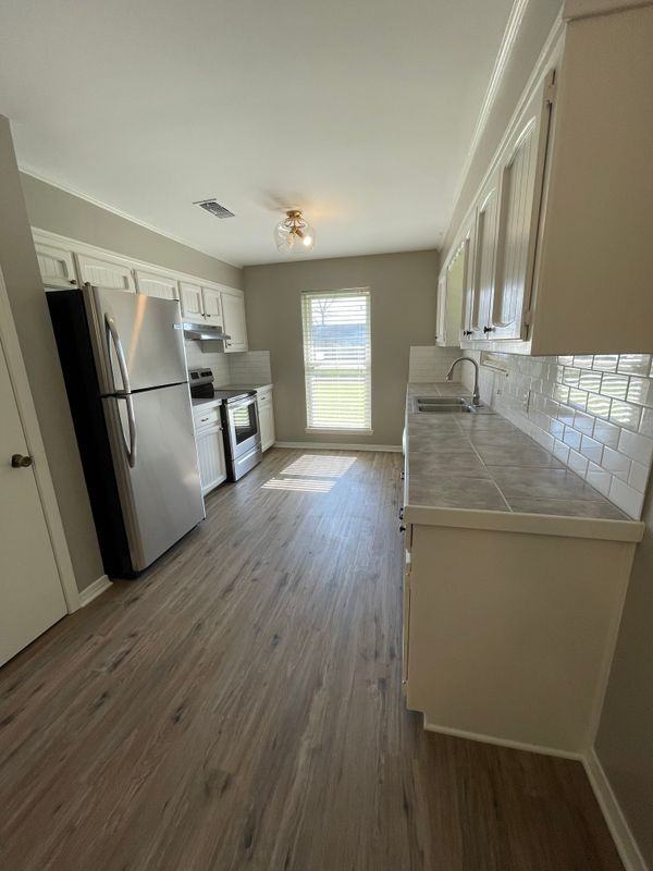 41204 Rhea St - Photo 2 of 11