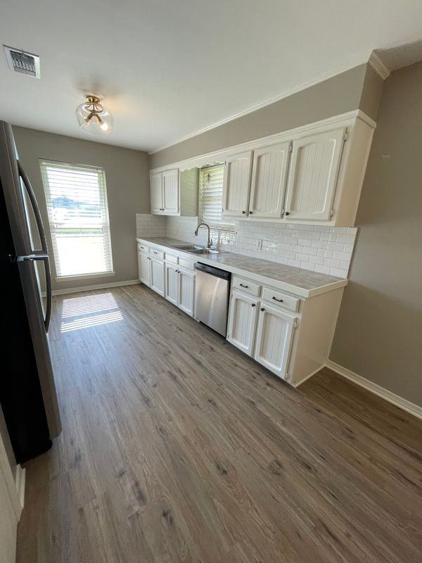 41204 Rhea St - Photo 3 of 11