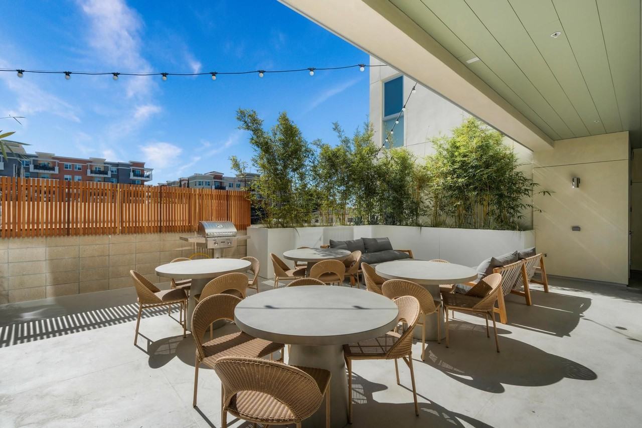 Uptown Loft - Photo 6 of 38