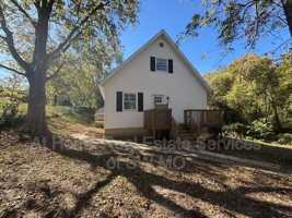 featured image of 700 E Elm St