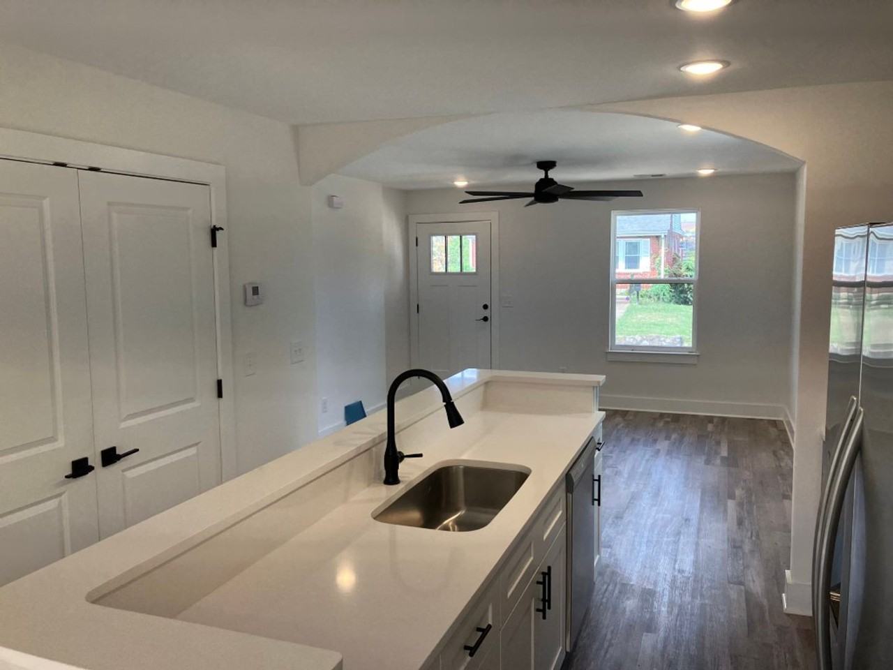 1219A Phillips St - Photo 3 of 12