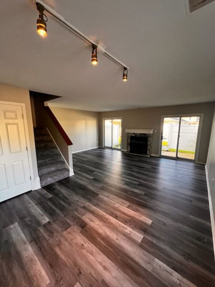 2796 Sand Run Pkwy - Photo 2 of 13