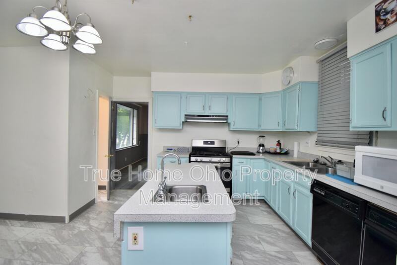 1724 Denham St - Photo 2 of 33