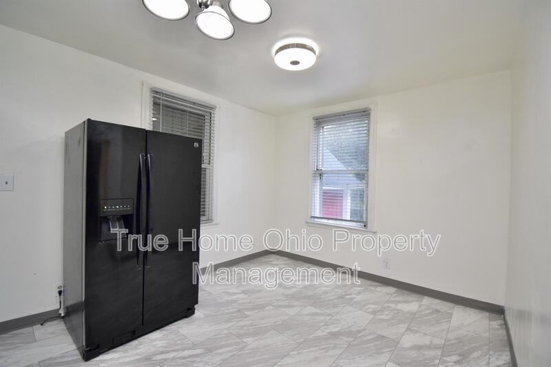 1724 Denham St - Photo 3 of 33