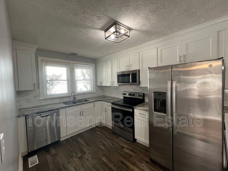 134 John St - Photo 4 of 14