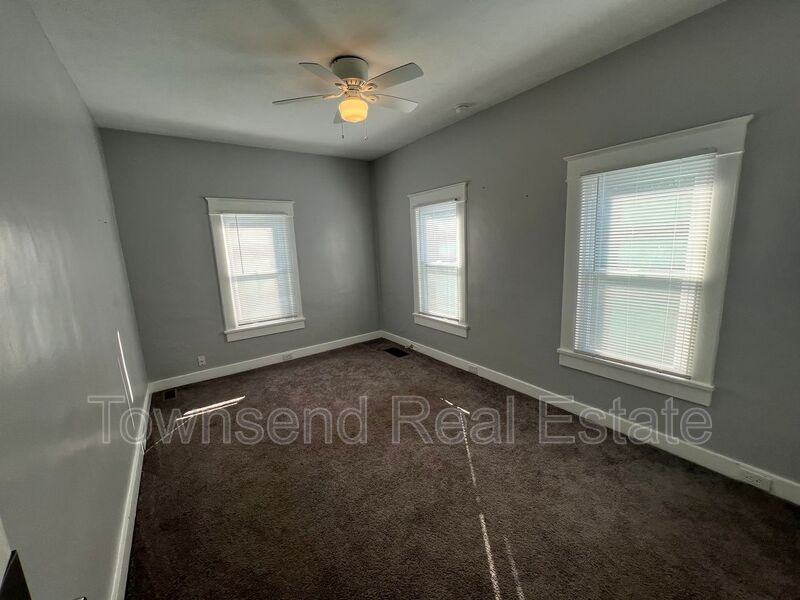 134 John St - Photo 6 of 14