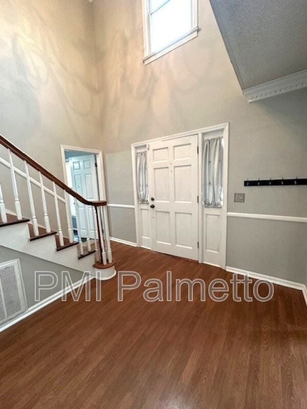 105 Larkspur Ct - Photo 3 of 44