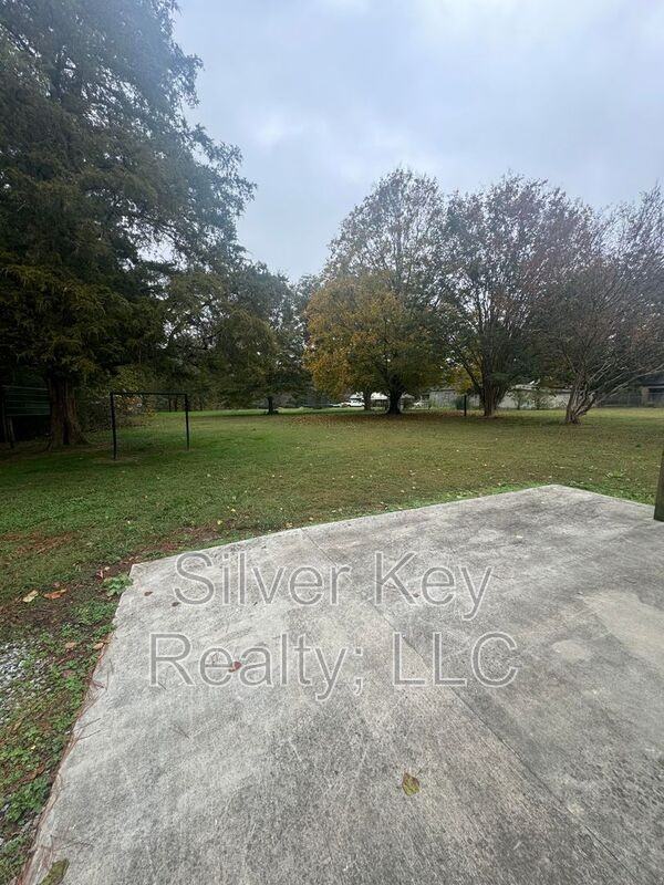 140 Arkansas Ln - Photo 3 of 15