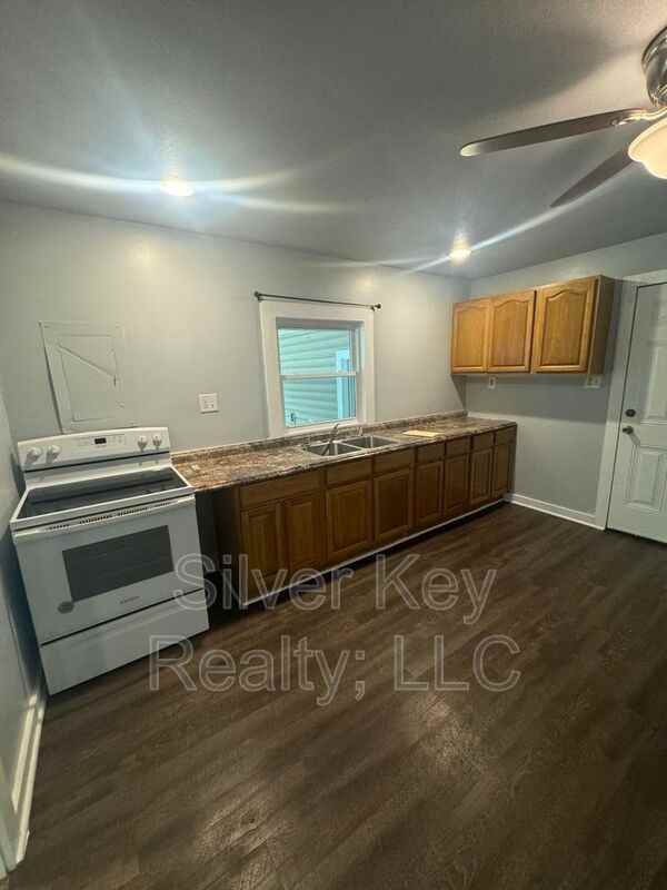 140 Arkansas Ln - Photo 7 of 15