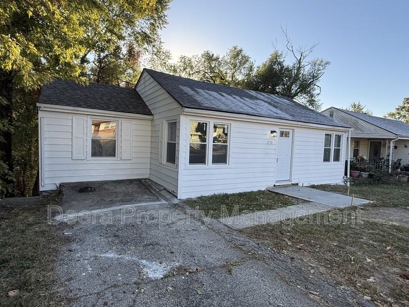 2753 N 34th St - Photo 3 of 18