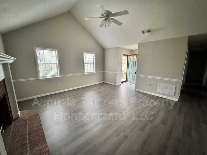 1711 Rusk Dr - Photo 2 of 22