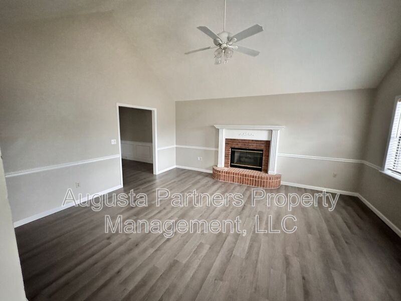 1711 Rusk Dr - Photo 3 of 22