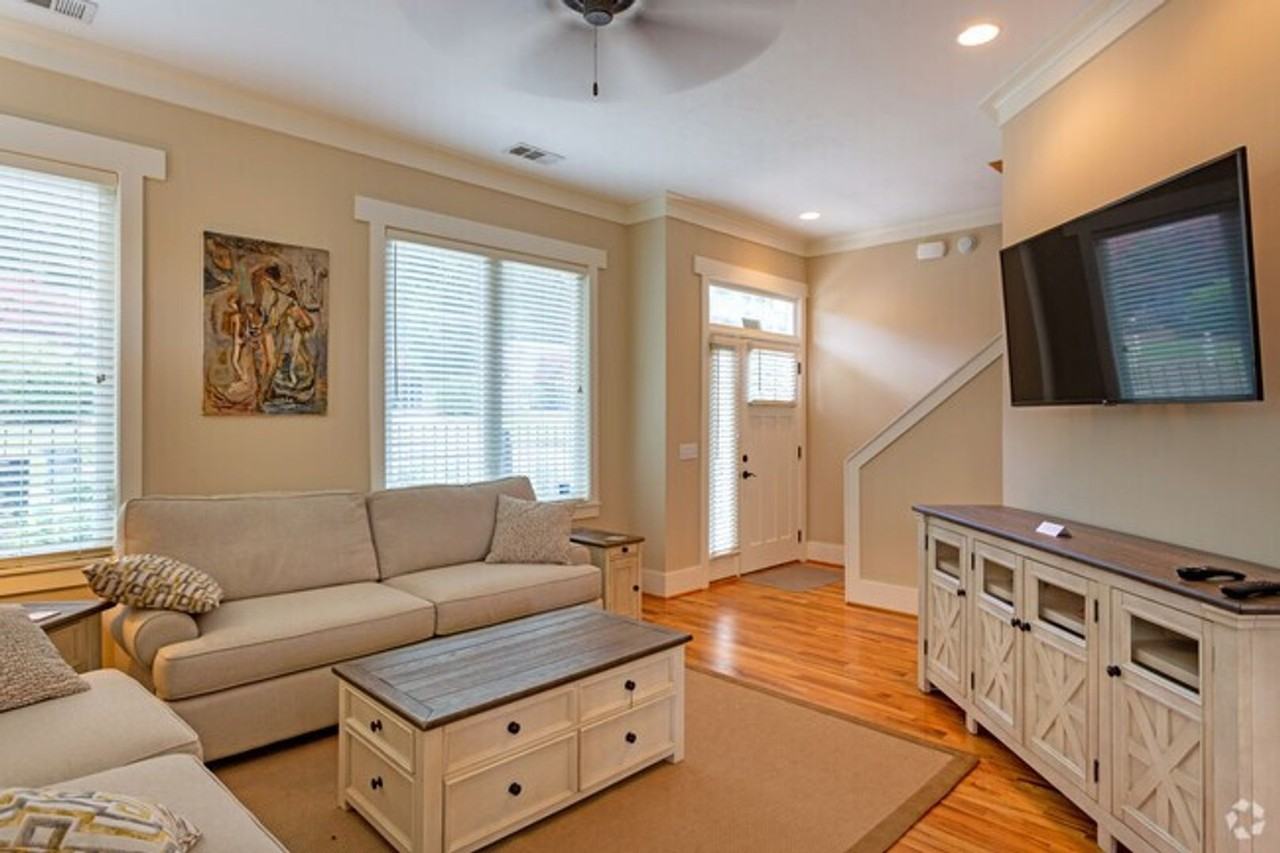 3 bed/3 bath luxury townhouse walking distance to FSU campus.$875 Per Bedroom. Available Fall 2025! - Photo 6 of 21