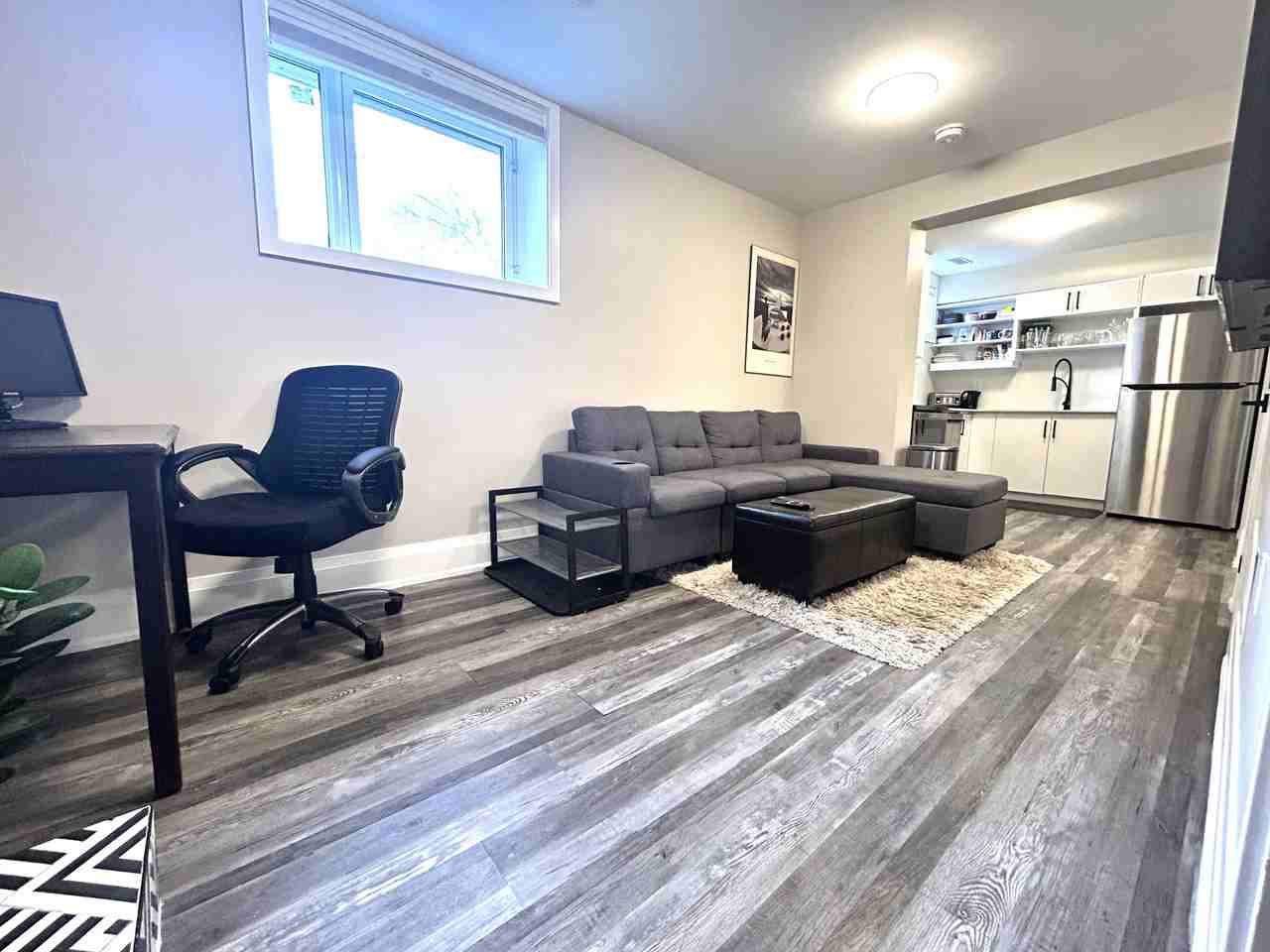 31 Heyworth Crescent - Photo 3 of 10