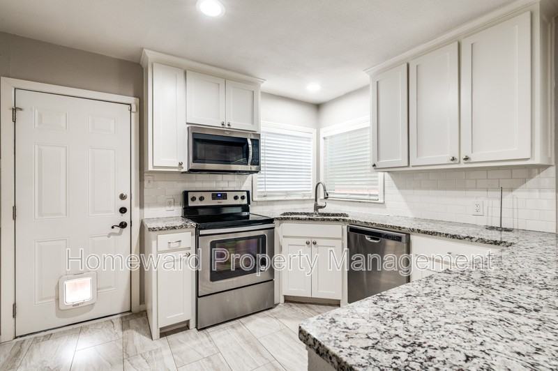 4229 Valentine St - Photo 6 of 13
