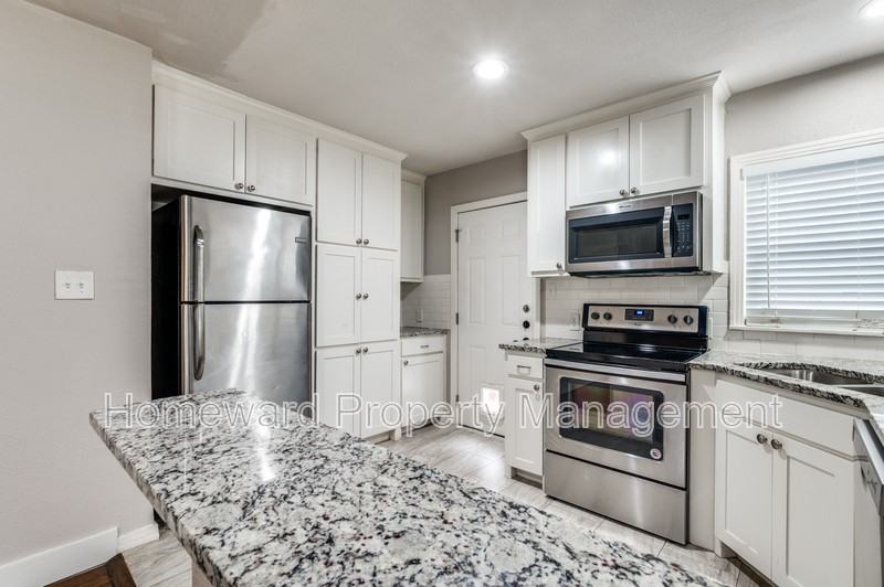 4229 Valentine St - Photo 7 of 13
