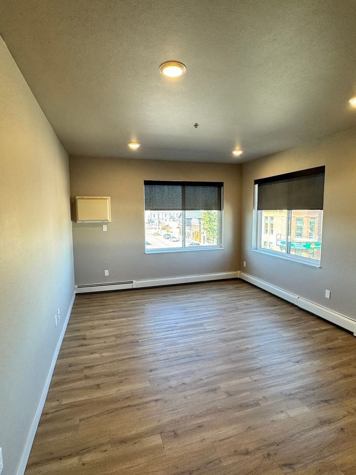 JP Place - Photo 3 of 50