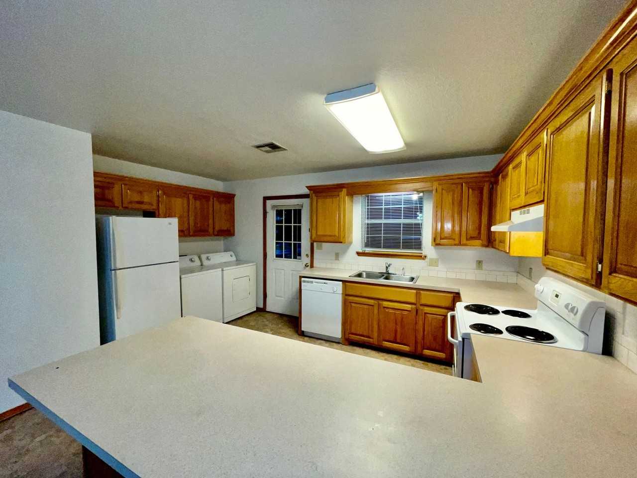 919 E Delaware Ave - Photo 3 of 6