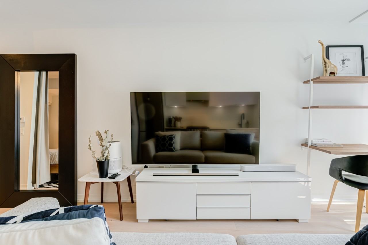 251 Jarvis St - Photo 2 of 13