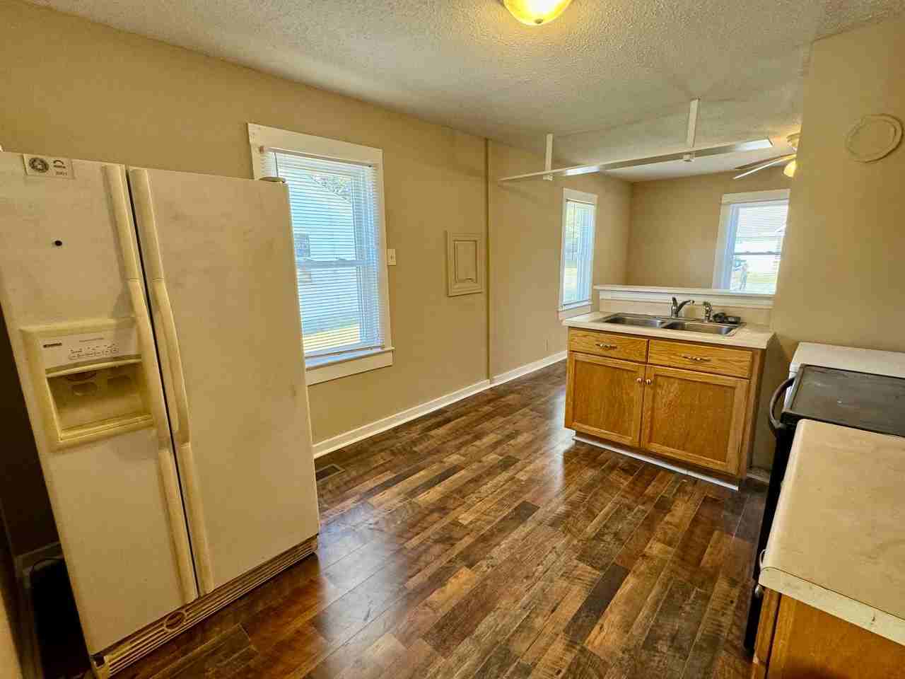 410 Chestnut St - Photo 5 of 11