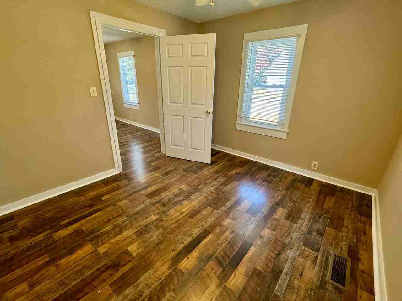 410 Chestnut St - Photo 7 of 11