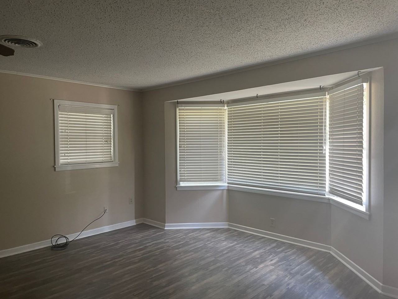 214 E Quitman Ave - Photo 3 of 12