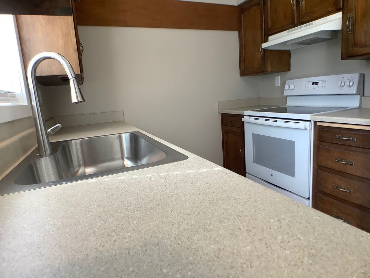 626 E Main St - Photo 4 of 14