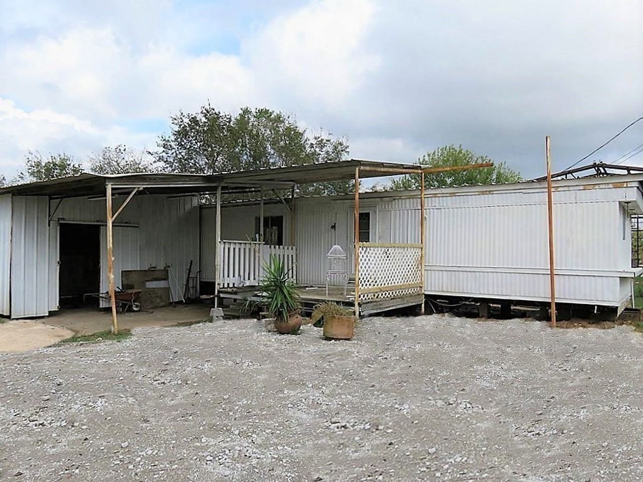 1078 County Road 499 - Photo 2 of 8