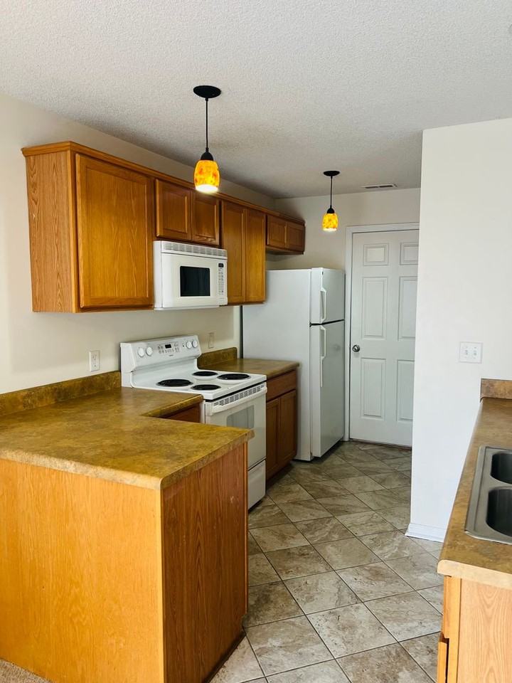 827 Whitetail Ct - Photo 5 of 12