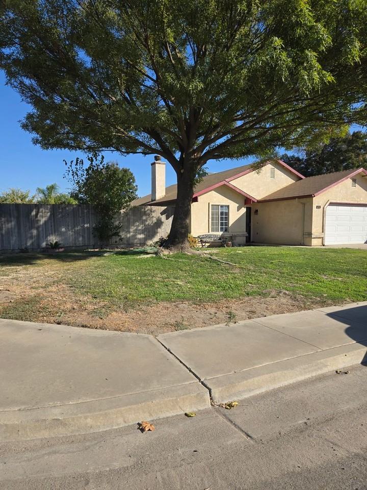 1353 Yosemite Dr - Photo 2 of 12