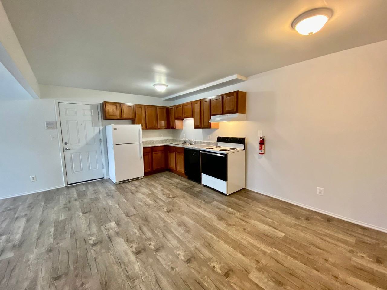 Ambassador East Apartments - Photo 4 of 15