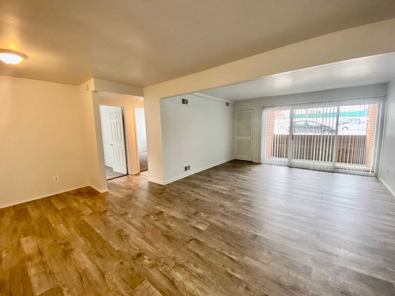 Ambassador East Apartments - Photo 5 of 15