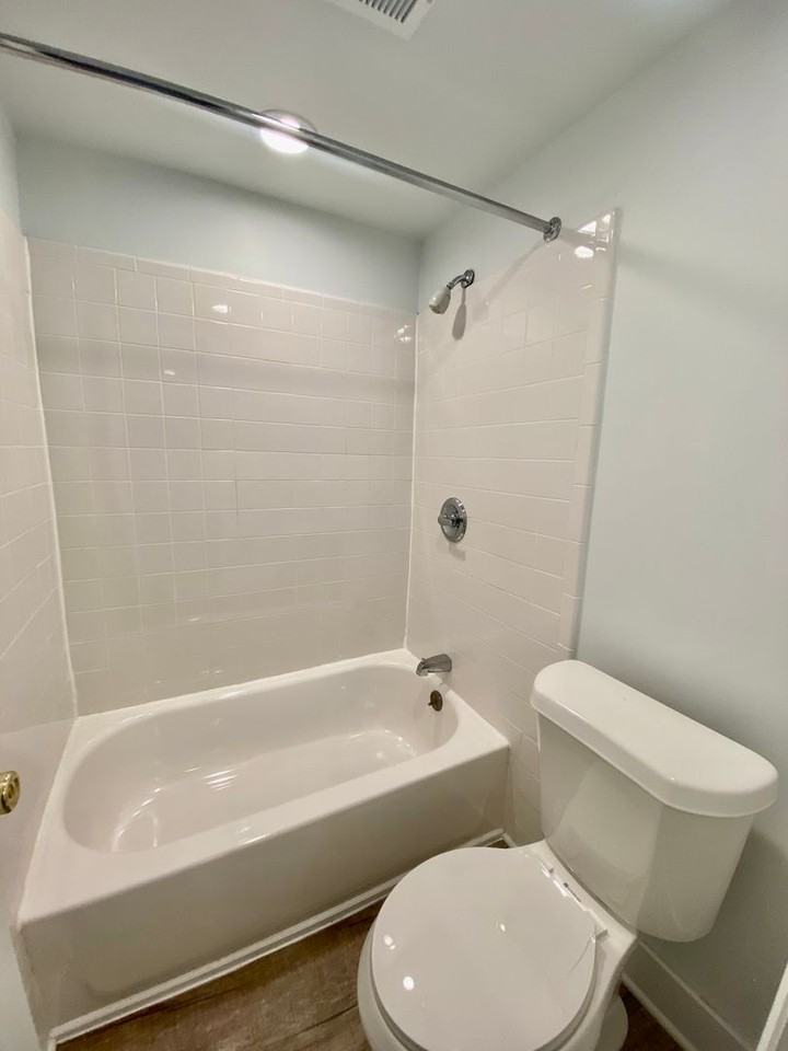 Ambassador East Apartments - Photo 7 of 15