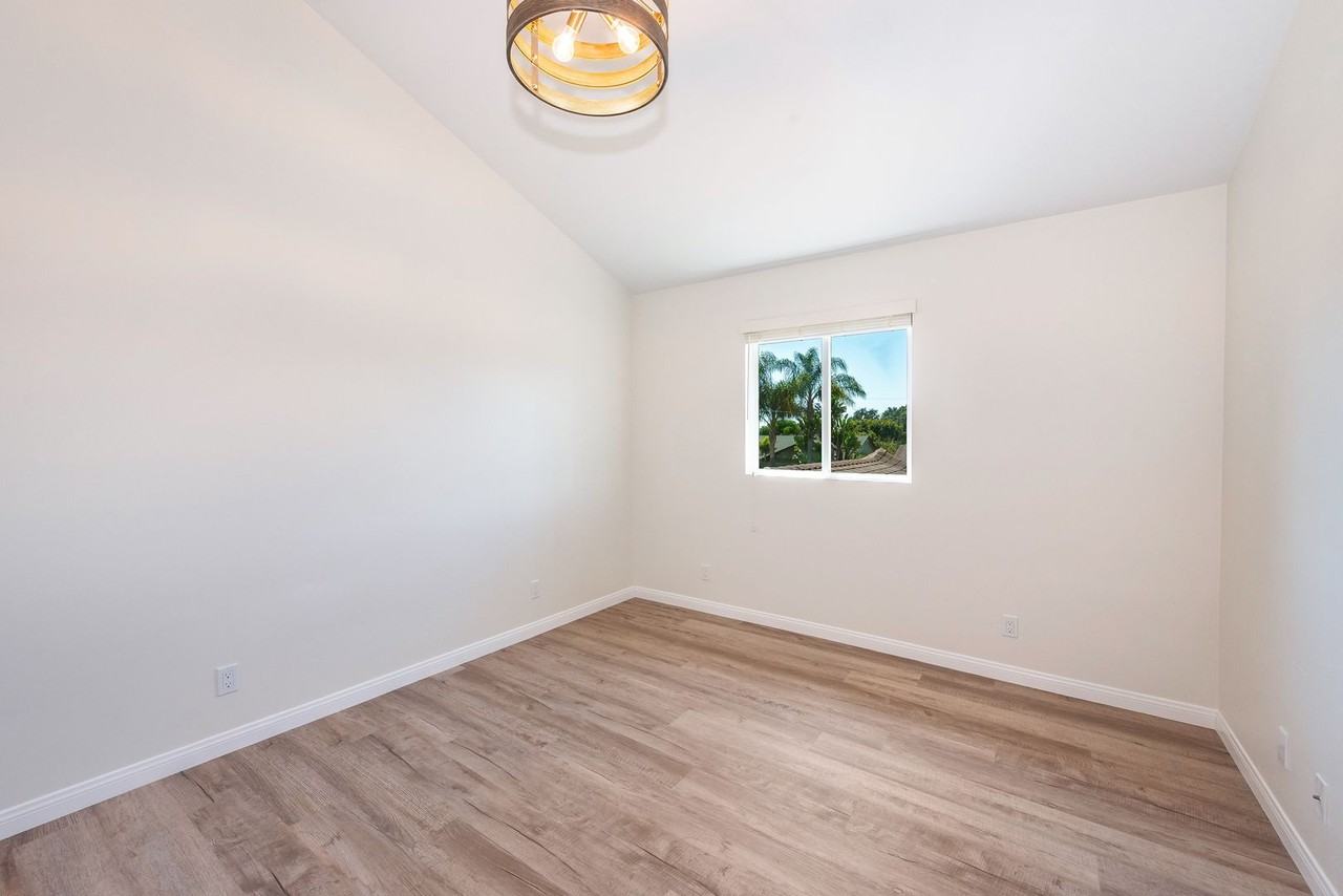 Ripley St. - 556 - Photo 2 of 11