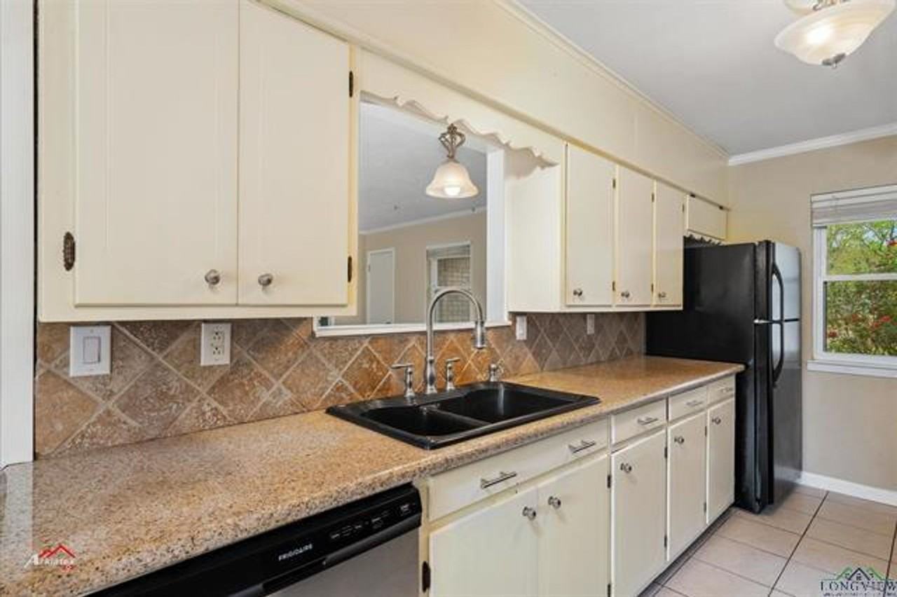 804 Joanie St - Photo 4 of 8